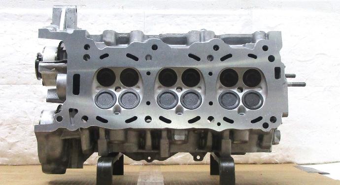 2012-2014 Reconditioned Aluminum Cylinder Head For Hyundai 3.3L/3342 CID V6, 24 Valve DOHC,  ( LEFT ) With Cams, Casting # Lambda-2 GDI LH #5, Vin : F, G, Compatible With : Santa Fe, Azera ( $150.0 Core Charge ) this is a Used casting so there are visible chips and scratches but they will not affect the performance of the cylinder head. C.H.E will provide Return Core label, please ask for shipping information.